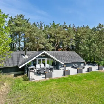 "Hjalmara" - 900m from the Sea