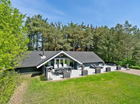 "Hjalmara" - 900m from the Sea