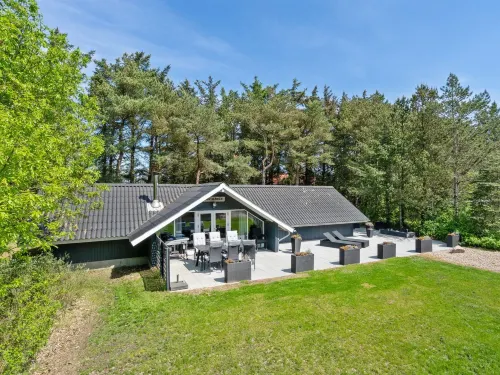 "Hjalmara" - 900m from the Sea