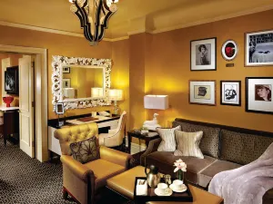The Algonquin Hotel Times Square, Autograph Collection