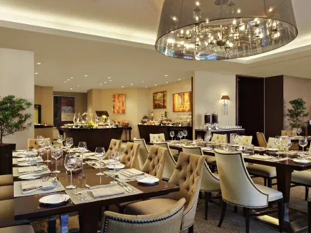 Joy Nostalg Hotel & Suites Manila Managed by The Ascott Limited Отели рядом с достопримечательностью «Метроуолк»