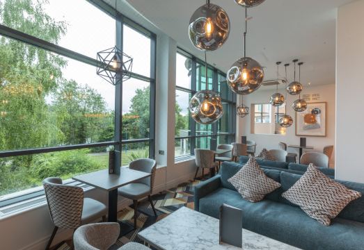 1. 크라운 플라자 ..