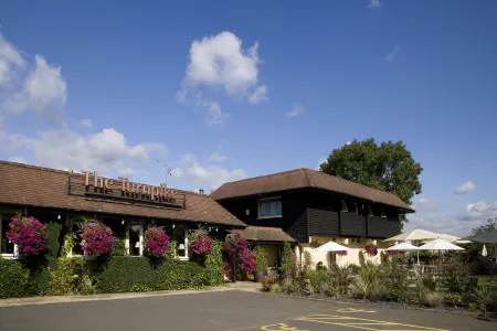 Premier Inn Northampton West (Harpole) Отели в г. Флор