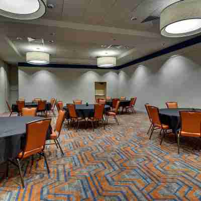 Drury Inn & Suites Iowa City Coralville Dining/Meeting Rooms