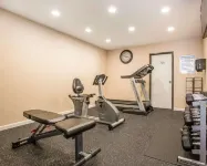Quality Inn & Suites Woodland - Sacramento Airport - Gym