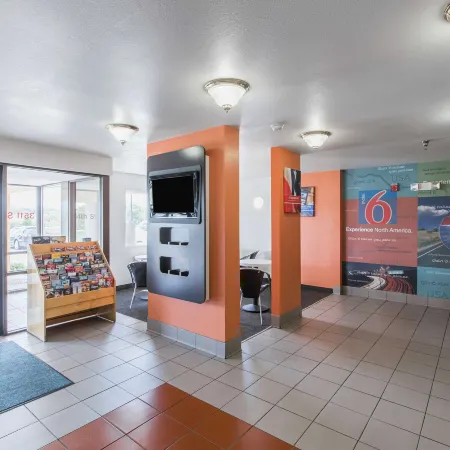 Motel 6 Omaha, NE - Central