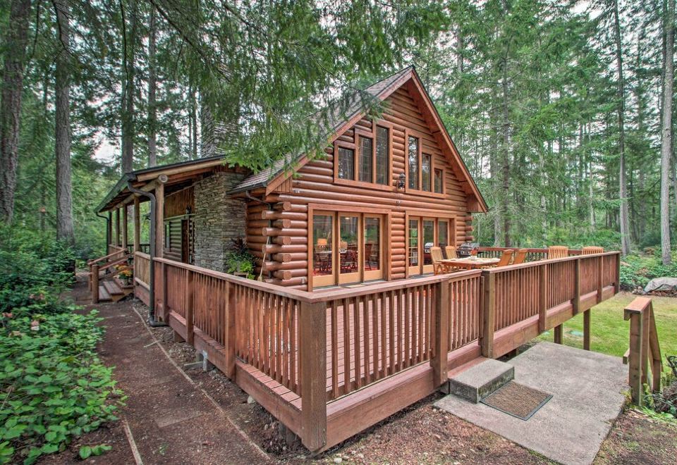 Anderson Island Cabin on Half Acre with Fire Pit! - Housity