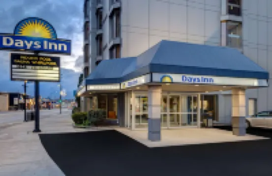Days Inn by Wyndham Niagara Falls Near the Falls Hotels in 