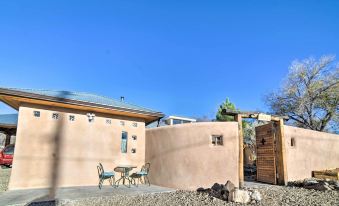 Ranchos de Taos Casita by Downtown & Trails! - Housity