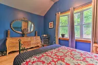 Bright Tucked-Away Cabin w/ Furnished Deck + Grill - Pet friendly