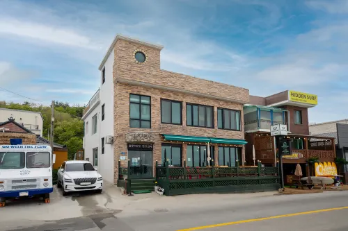 Blue Mountain Hotels in Gangneung-si
