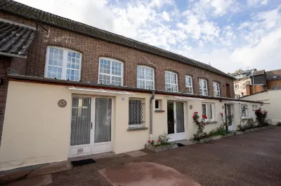 迪米耶雷郵政公寓-位於超級中心 Museum of Louviers附近的飯店