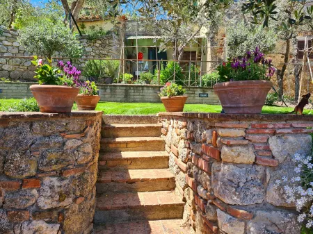 La Terrazza, Historic Tuscan Stone Residence with Garden and Terrace in Cetona