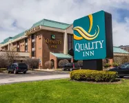 Quality Inn Schaumburg - Chicago Near the Mall - parking