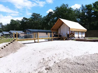 Glampingtent Kiezel Lodge XL 6 Hôtels à : Geel