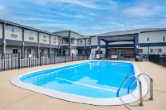 Days Inn & Suites by Wyndham Niagara Falls/Buffalo