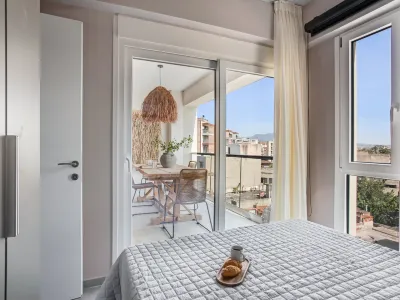 Sanders Old Port - Cozy 1-Bdr Apt with Balcony  호텔