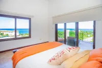 레드어닝의 프리스틴 베이 1106 4 베드룸 홈