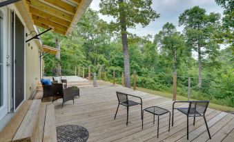 Buchanan Home w/ Deck, 4 Mi to Paris Landing!
