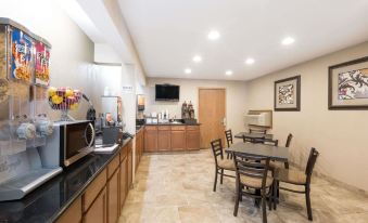 Super 8 by Wyndham Newton