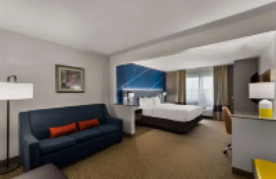 コンフォート イン & スイーツ オースティン ノース ループ ボンネル山周辺のホテル