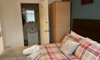 4. Room in ..