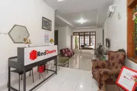 RedDoorz Syariah Near Exit Toll Jatiwarna 2 Hotels in Jatiasih