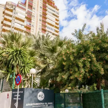 Apartamentos El Faro by Mc