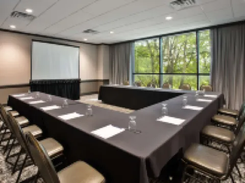 ダブルツリー バイ ヒルトン ランシング ランシングのホテル