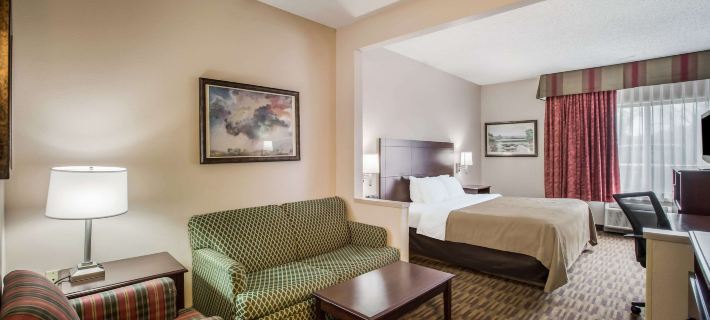 Quality Inn & Suites Lawrence - University Area Hotels in Lawrence