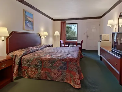 Super 8 by Wyndham Mobile Các khách sạn ở Mobile