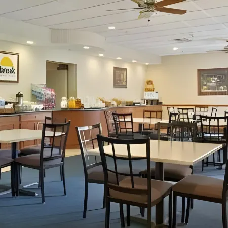 Comfort Inn & Suites Buffalo Airport