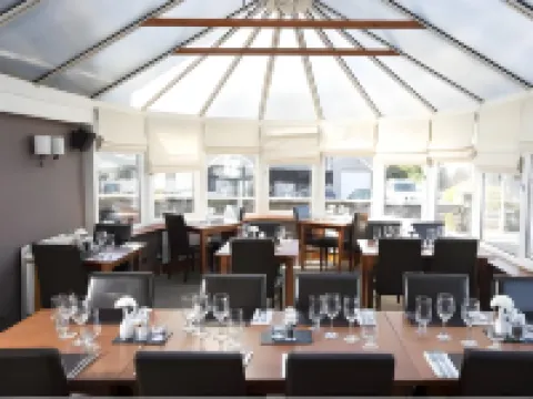 Redcliffe Hotel - parkir