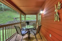 Country Roads by HoneyBear Cabins