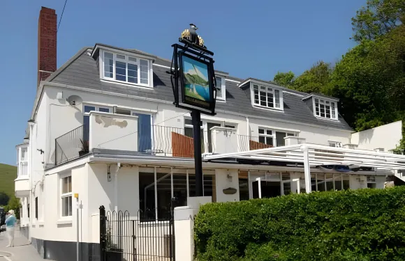 拉爾沃思灣酒店