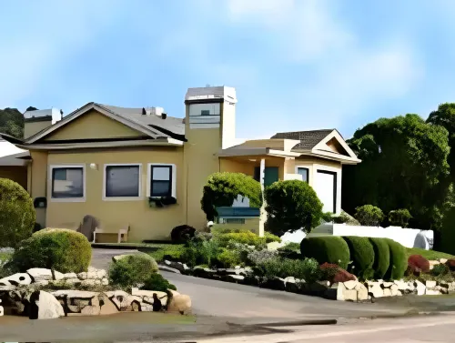 ไวท์วอเทอร์ โรงแรมในซานไซเมียน