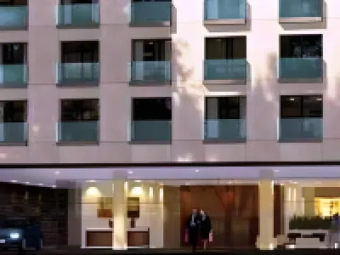 Dazzler by Wyndham Buenos Aires Recoleta 鄰近雷科萊塔墓地的酒店