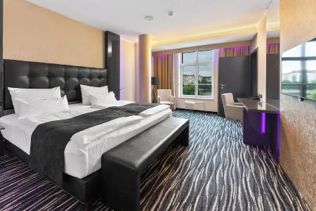 Dancing House - Tančící dům Hotel Отели рядом с достопримечательностью «Don Giovanni Puppet Theater»