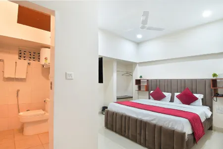 Hotel Chowdhry @ New Delhi Railway Station (2 Minutes Walk) Отели рядом с достопримечательностью «Суоми Вивекананд Гарден»