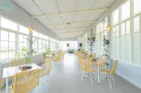 RedDoorz Plus near Malang Airport Hotel dekat De'forest Rest Area