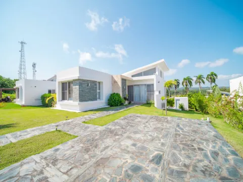 ¡Increíble villa de 2 habitaciones cerca de playas para practicar surf!