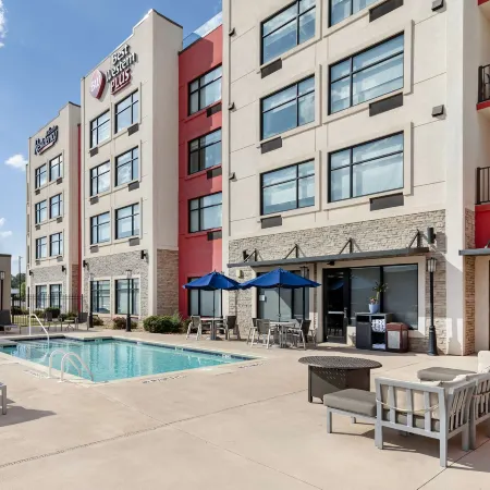 Best Western Plus Executive Residency Rigbys Water World Hotel