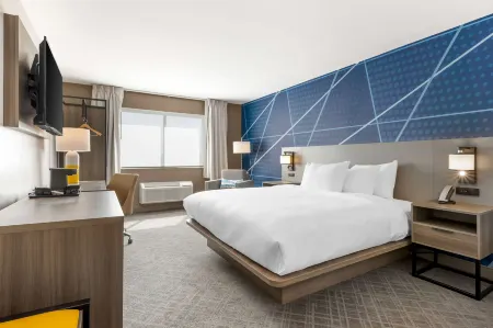 Comfort Inn Отели рядом с достопримечательностью «Публичная библиотека Экхарт»