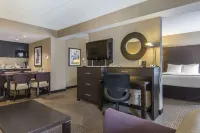 Quattro Hotel & Conf Centre, Ascend Hotel Collection فنادق في سولت سانت ماري