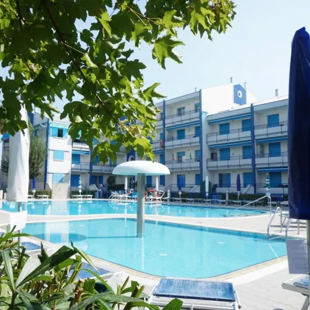 Bright flat in a residence with common pools
