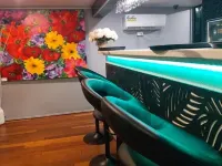 Highpoint International Hotel - bar
