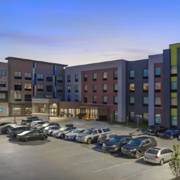 Tru by Hilton Omaha I-80 at 72nd Street