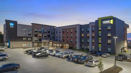 Tru by Hilton Omaha I-80 at 72nd Street