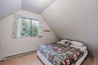 Mt. Baker Lodging - Cabin #67 - Private 2-Story Cabin with a Private Hot Tub!
