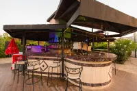 Golden Moon Hotel - bar
